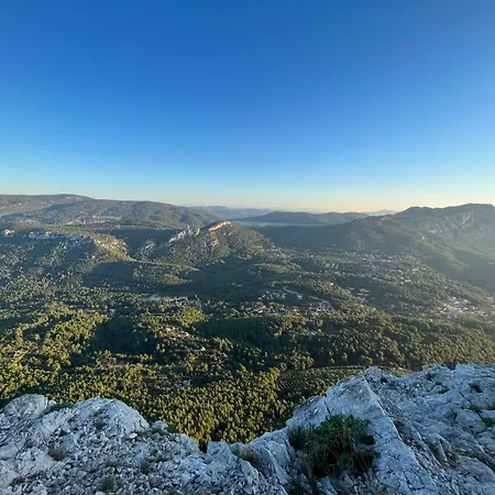 Essencia, Dans Les Collines De Toulon