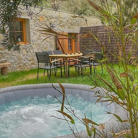 Essencia, Dans Les Collines De